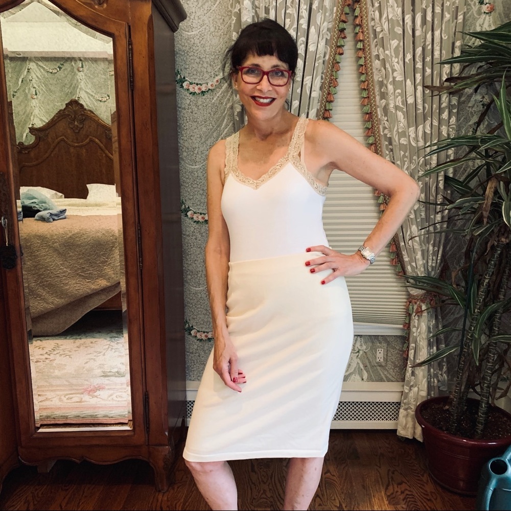 Lace trimmed cream & gold V neck cami built in bra